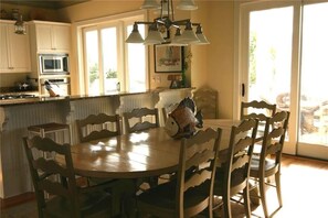 House, Multiple Beds (Beach Music) | Dining