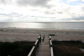 House, Multiple Beds (Beach Music) | Beach