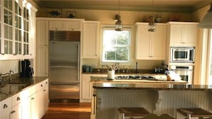 House, Multiple Beds (Beach Music) | Private kitchen