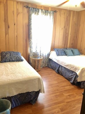 House, Multiple Beds (Beach Nut)