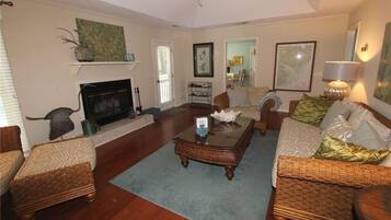 House, Multiple Beds (Belaverra) | Living room