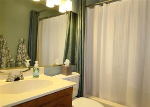 House, Multiple Beds (Belaverra) | Bathroom - Belaverra (Edisto Island)