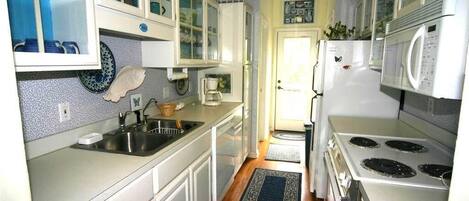 House, Multiple Beds (Cupola House) | Private kitchen