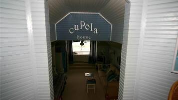 Rumah, Beberapa Tempat Tidur (Cupola House) | Eksterior