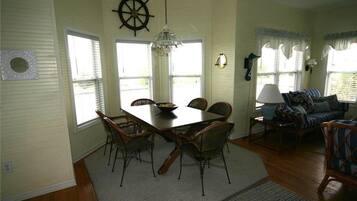 House, Multiple Beds (Cupola House) | Private kitchen