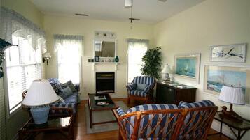 Rumah, Beberapa Tempat Tidur (Cupola House) | Ruang keluarga