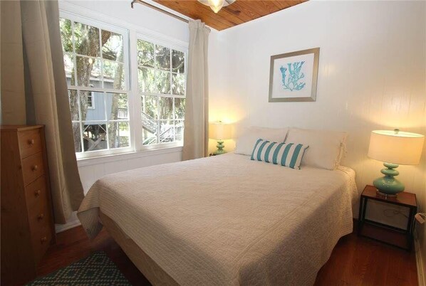 House, Multiple Beds (Ediscape, LLC)