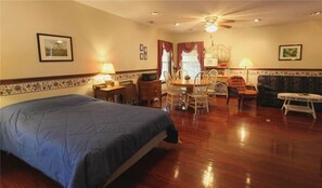 House, 2 Double Beds (Edisto Guest House)