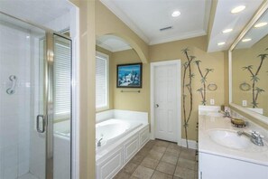 Casa, varias camas (Four Seasons) | Baño