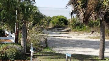 House, Multiple Beds (High Cotton) | Property grounds