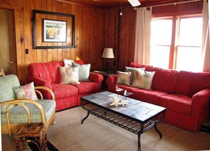 House, Multiple Beds (High Cotton) | Living room