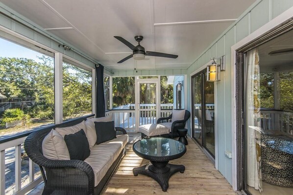 House, Multiple Beds (Playin Hookey) | Balcony