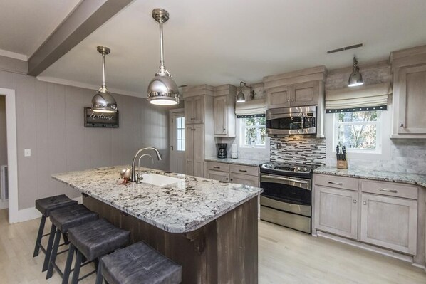 House, Multiple Beds (Playin Hookey) | Private kitchen