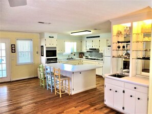 House, Multiple Beds (Que Sea Ra) | Private kitchen - Que Sea Ra (Edisto Island)