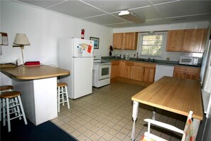 House, Multiple Beds (Rich Tymes) | Private kitchen