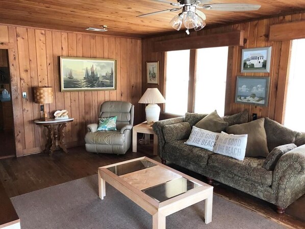 House, Multiple Beds (Salley/Morrison) | Living room