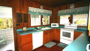 House, Multiple Beds (Salley/Morrison) | Private kitchen