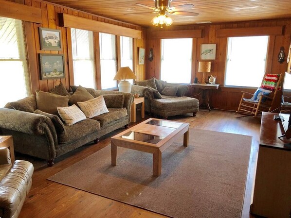 House, Multiple Beds (Salley/Morrison) | Living room