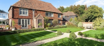 Dormestone Farm by Bloom Stays - sleeps 12 with outdoor swimming pool and tennis court