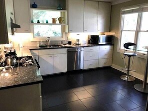 House, Multiple Beds (SeaCzar's Retreat ) | Private kitchen - Seaczar's Retreat (Edisto Island)