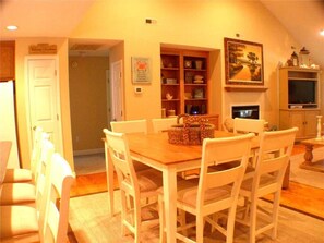House, Multiple Beds (Surfin Turtle) | Private kitchen