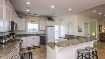 Nhà, nhiều giường (The Pearl) | Bếp riêng