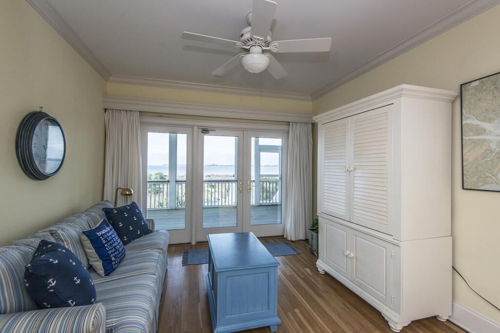 Nhà, nhiều giường (The Pearl) | Phòng khách