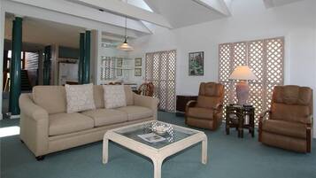 House, Multiple Beds (The Point) | Living room