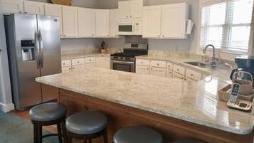 House, Multiple Beds (The Point) | Private kitchen