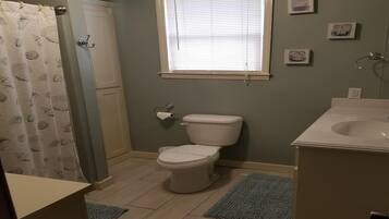 Nhà, nhiều giường (Tiger's Roost) | Phòng tắm