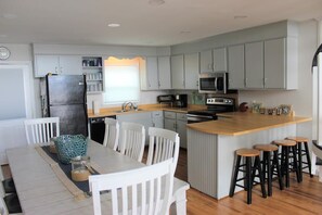 House, Multiple Beds (Gone Coastal) | Private kitchen | Oven - Gone Coastal (Edisto Island)