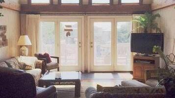 House, Multiple Beds (Gone Coastal) | Living room