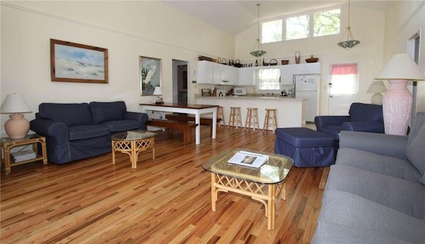 House, Multiple Beds (Creamsicle) | Living room