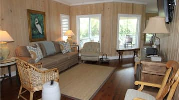 House, Multiple Beds (Creekside Cottage) | Living room | TV