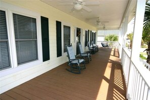 House, Multiple Beds (Gigi's Getaway) | Balcony - Gigi's Getaway (Edisto Island)