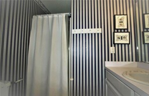 House, Berbilang Katil (Petty House) | Bilik Mandi