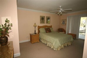 House, Multiple Beds (Pink Flamingo)
