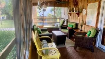 Rumah, Beberapa Tempat Tidur (Rooney Bin) | Ruang keluarga
