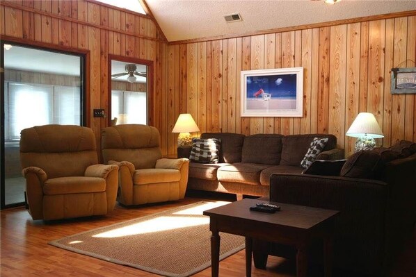 House, Multiple Beds (Sea Braces- Main) | Living room