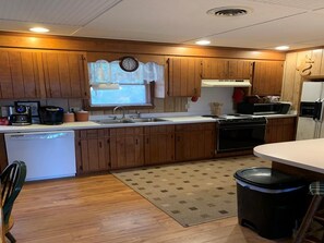 House, Multiple Beds (1017 Byrd St) | Private kitchen