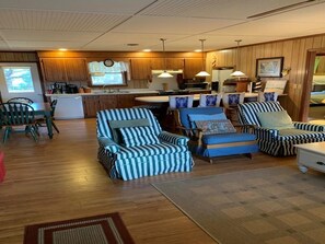 House, Multiple Beds (1017 Byrd St) | Living room