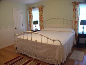 House, Multiple Beds (Shelter Cove 896)