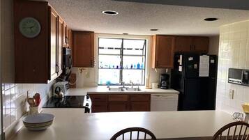 House, Multiple Beds (Summerwind 782) | Private kitchen