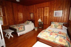 House, Multiple Beds (The Barefoot- Up) | 3 bedrooms