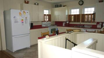 Nhà, nhiều giường (The Barefoot-Whole House) | Bếp riêng