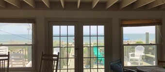 The Barefoot-whole House