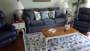 Kondominium, Beberapa Tempat Tidur (The Locke Nest III) | Ruang keluarga | Buku