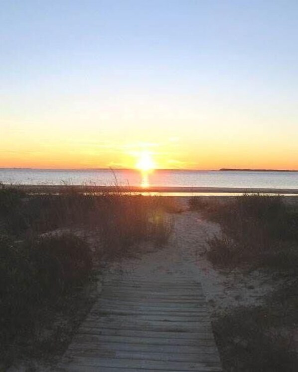 Talo, useita sänkyjä (Top Gunn) | Ranta