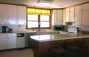 Talo, useita sänkyjä (Top Gunn) | Yksityinen keittiö