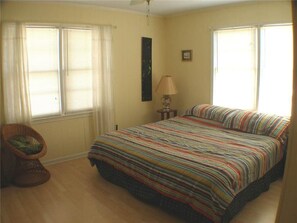 House, Multiple Beds (Villa Kunterbunt) | 3 bedrooms - Villa Kunterbunt (Edisto Island)